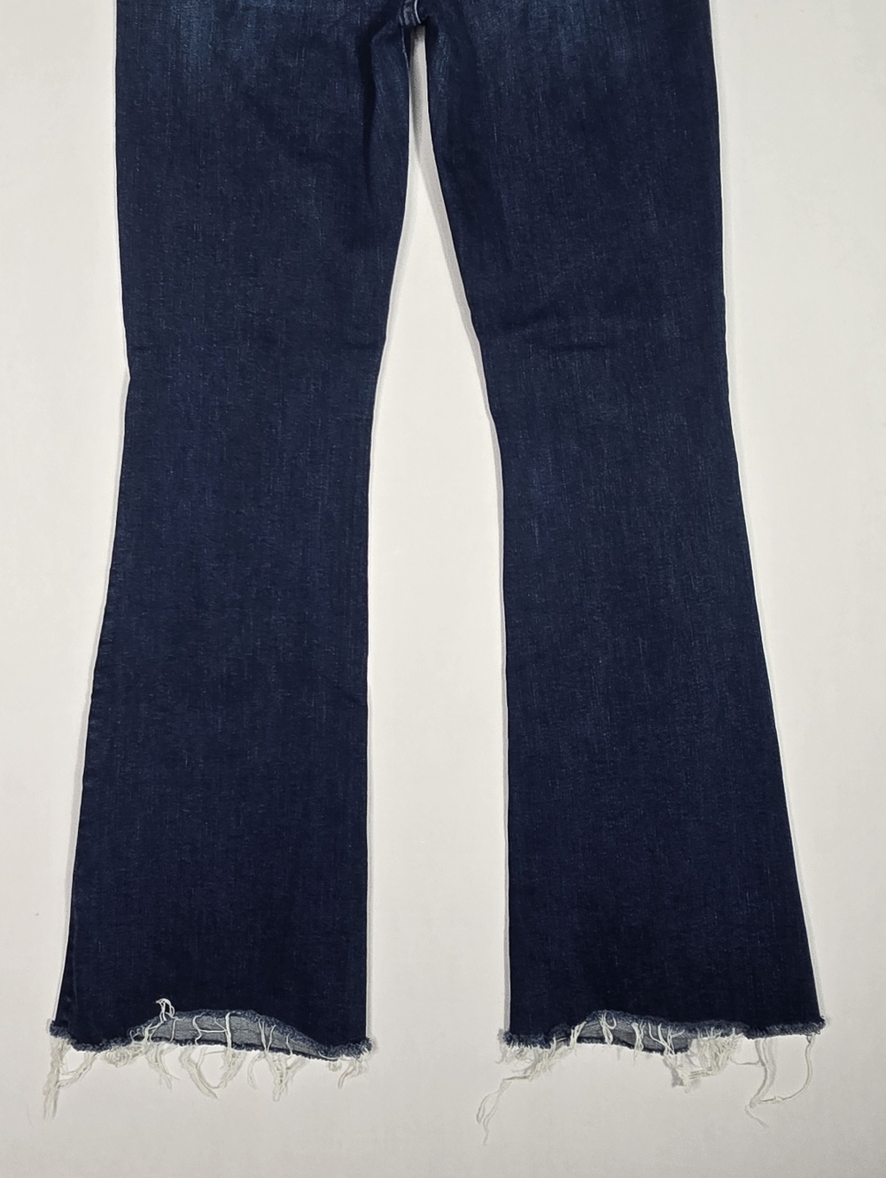 Mother The Weekender Fray Size 28 Mint Condition Dark Stretch Denim Flare - Picture 11 of 15